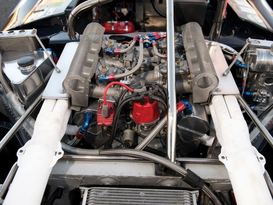 Моторный отсек Lola T70 Spyder (Mk II) 1966 года  (фото 20 из 21)
